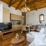 Вилла Evagelia's Deluxe Villa-jacuzzi In Center *