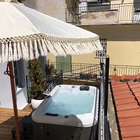 Evagelia's Deluxe Villa-jacuzzi In Center Скопелос