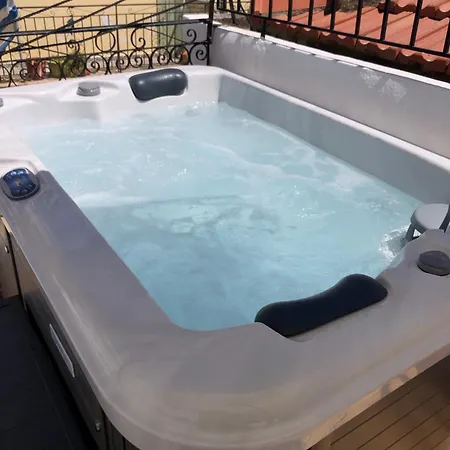 Villa Evagelia's Deluxe Villa-roof Jacuzzi *