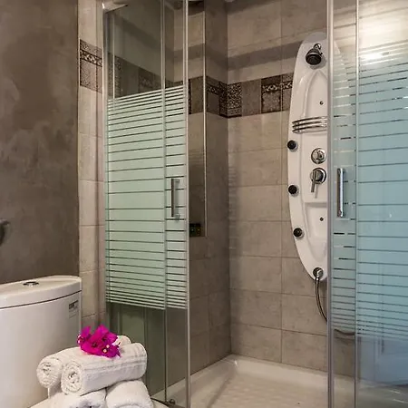 Evagelia's Deluxe Villa-jacuzzi In Center 别墅